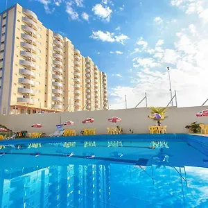 Hotel Golden Dolphin Grand 1025 